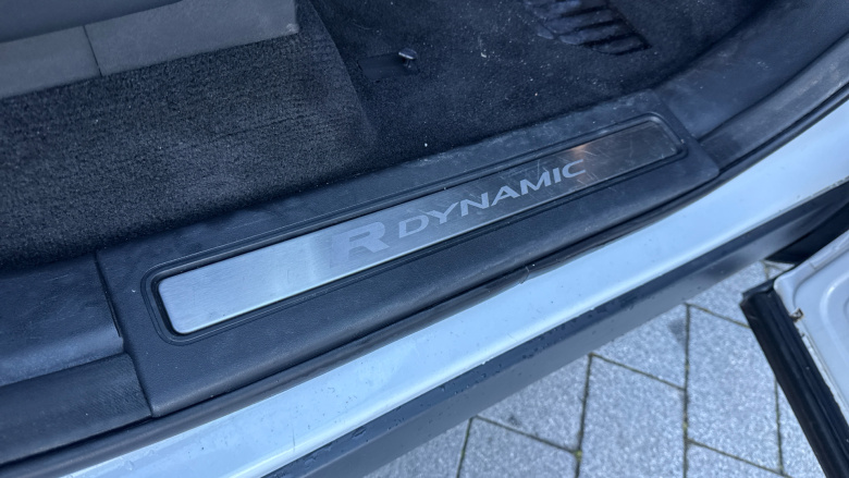 Land Rover Discovery 2.0 P300 R-Dynamic S 5dr Auto Petrol Station Wagon